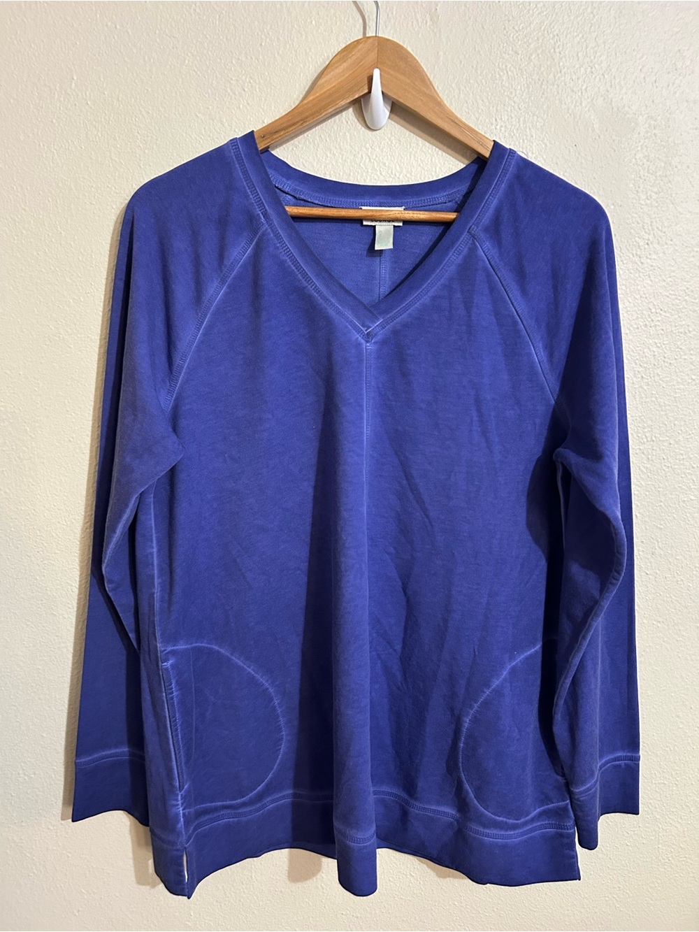 LOGO Lounge Women's V-Neck Long Sleeve Top Blue Size Medium Pockets